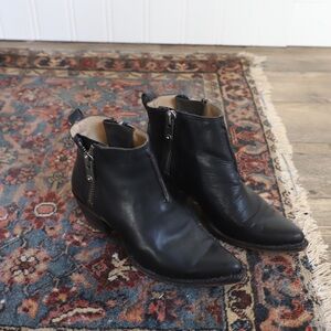 Frye Sacha moto short boots size 8